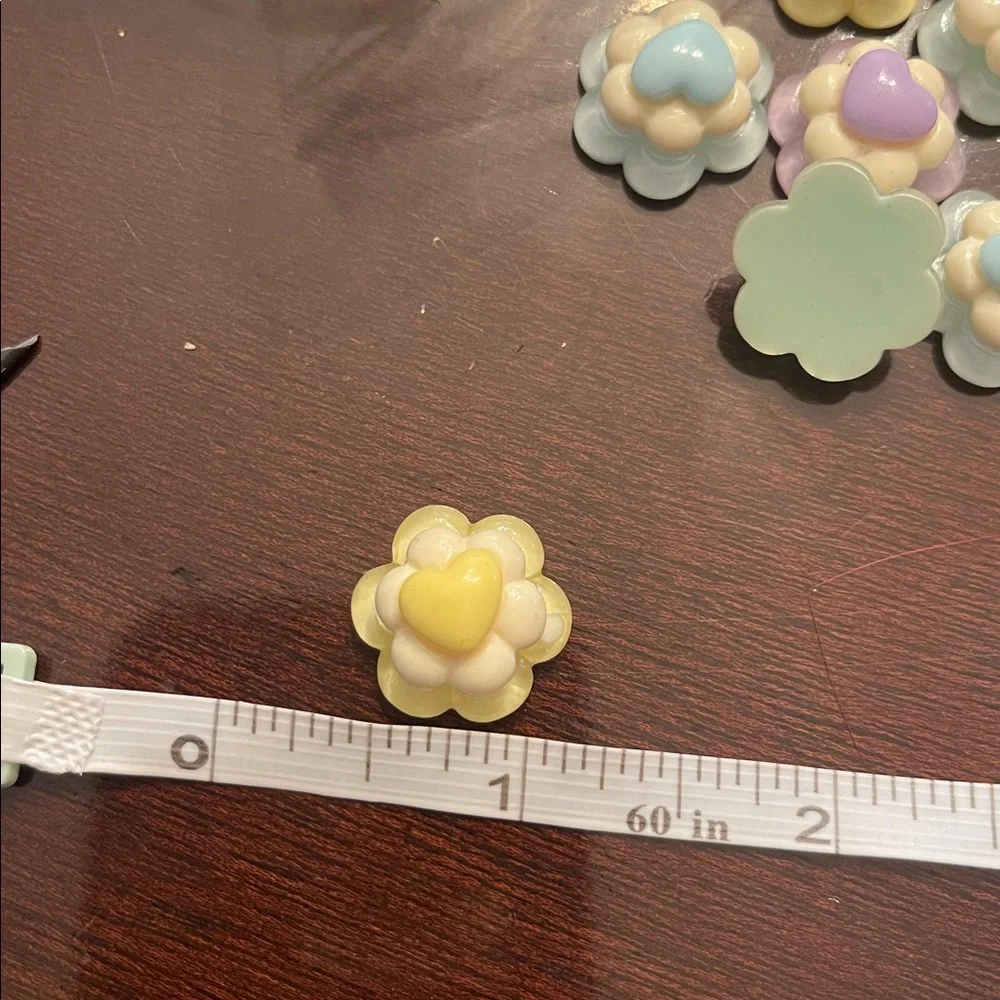 Pastel Flower-Shaped flat back charms flower with heart 116 total